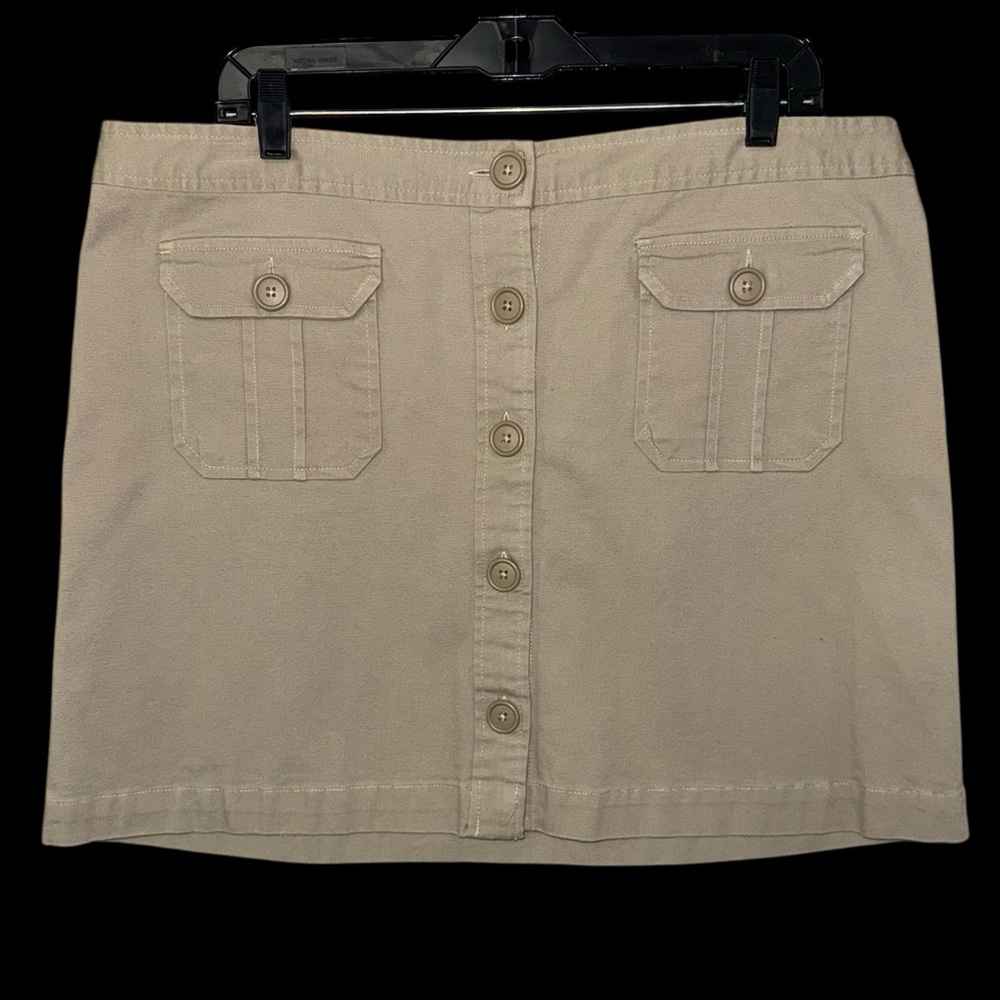 ⬇️Vintage GAP Tan Mini Cargo Skirt for Casual Wear